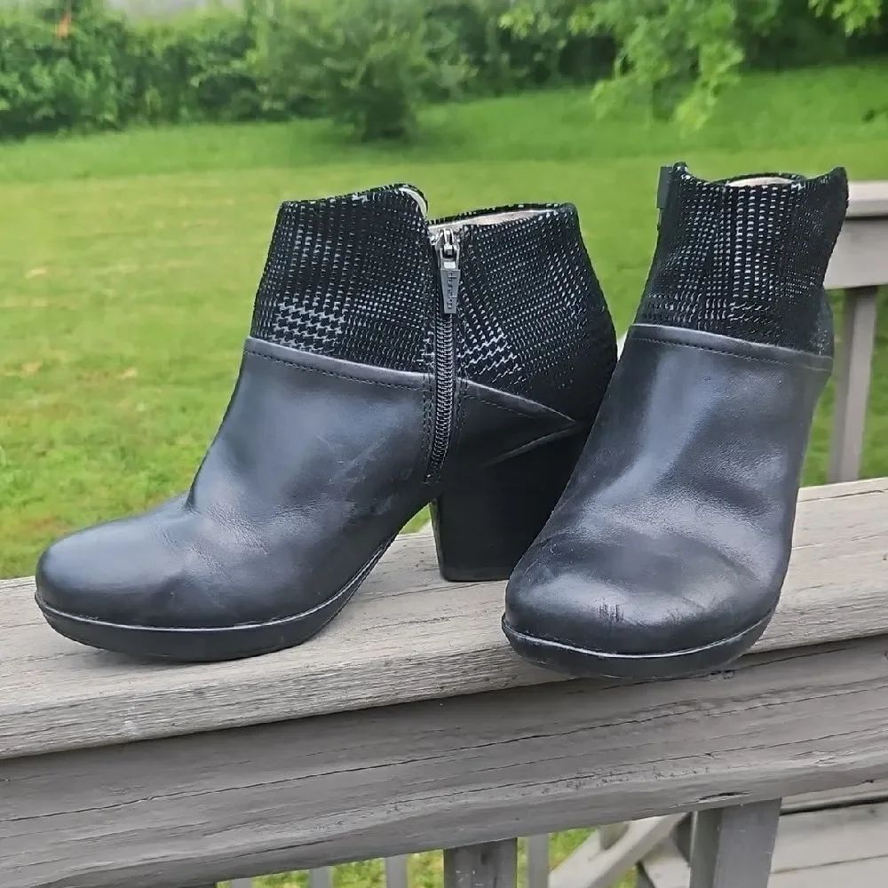 Dansko MILEY Black Leather & Suede Ankle Boots | Size 40